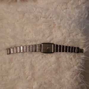 Pulsar Men's watch.  Gently used. Great condition.  Very stylish. 7" long.